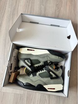 Size 9 men jordan 4 retro