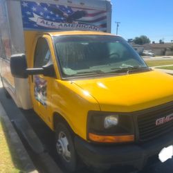 2008 GMC Savana 3500 Box Truck With Lift Gate