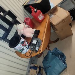 Kitchenette w/ chairs