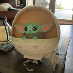 Mandalorian Grogu Piñata 