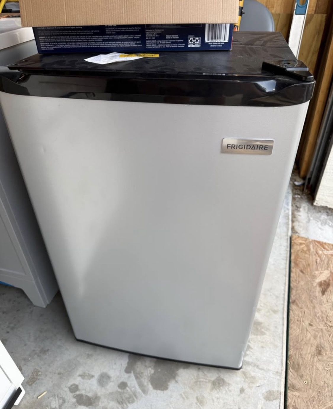 Frigidaire 4.4-cu ft Mini Fridge (Stainless Steel )