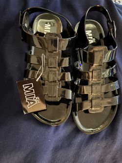 New w/tags MIA sandals black/white size 9