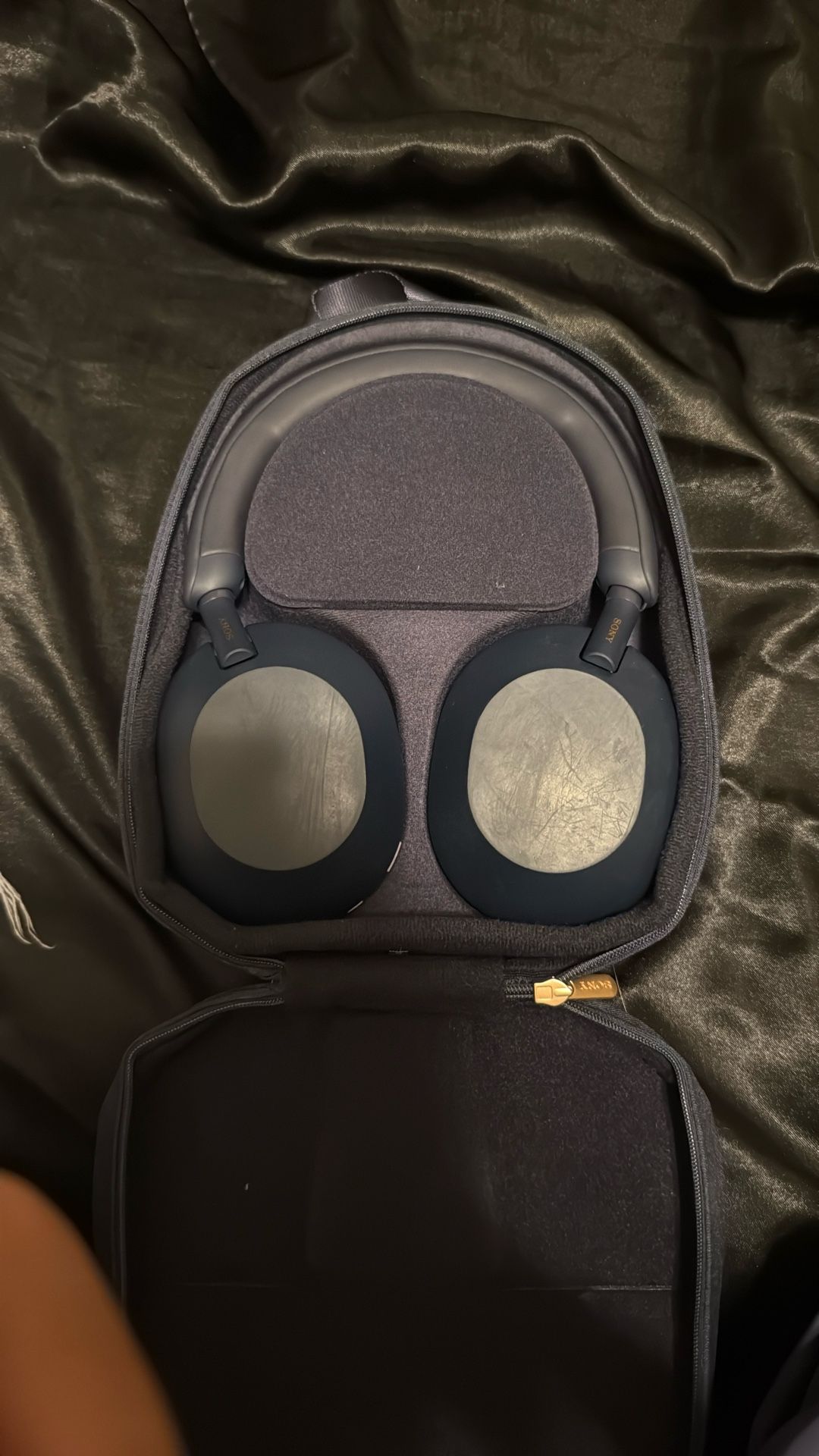 Sony XM5 headphones