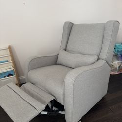 Nursery chair 