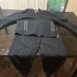 Nike Tech Outfit