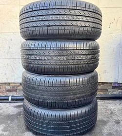 225/55/17 Hankook Selling a set of 4 tires in excellent condition 🫡