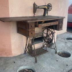 Singer  Sewing Machine 