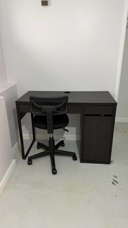 Computer desk