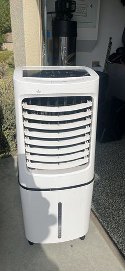 Frigidaire 2-in-1 indoor portable evaporative cooler and fan, model EC400WF.