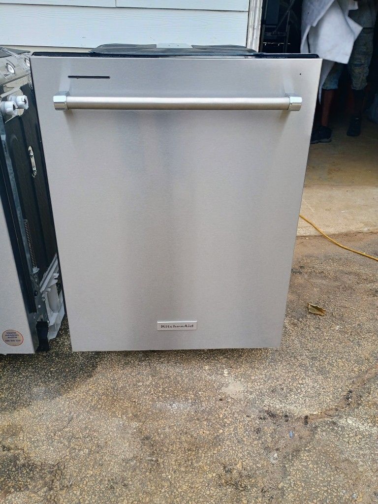 KitchenAid Red Dot Dishwasher 