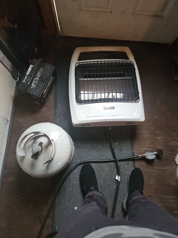 Space Heater w/ Propane Tank