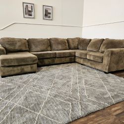 Stanton Sectional with Chaise - FREE DELIVERY
