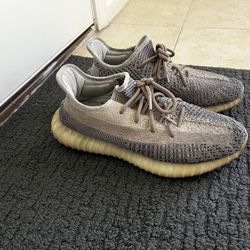 Yeezy Boost 350 V2  ‘Ash Pearl’ - US 9.5 M