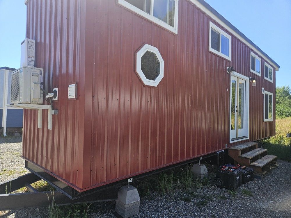 38ft TINY HOUSE WITH SO MANY EXTRAS!