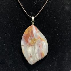 Agate With Silver Metal Pendant Necklace 
