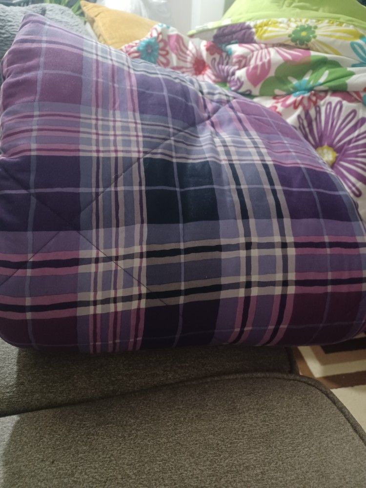 Twin Blankets 10 Each 