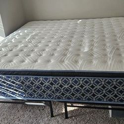 Like New King  Pillowtop Mattress