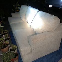 Living Spaces, Off-White, Length 10 Feet Width 4 Feet