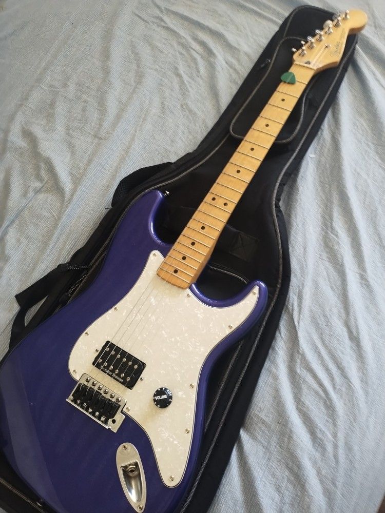 FENDER Strat Guitar Nice 