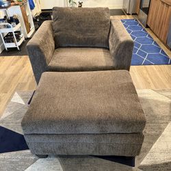 Oversized Arm Chair With Ottoman 