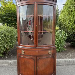 Drexel New Travis Court Corner China Cabinet Mahogany 1950’s. Kitchen cabinet. Furniture .