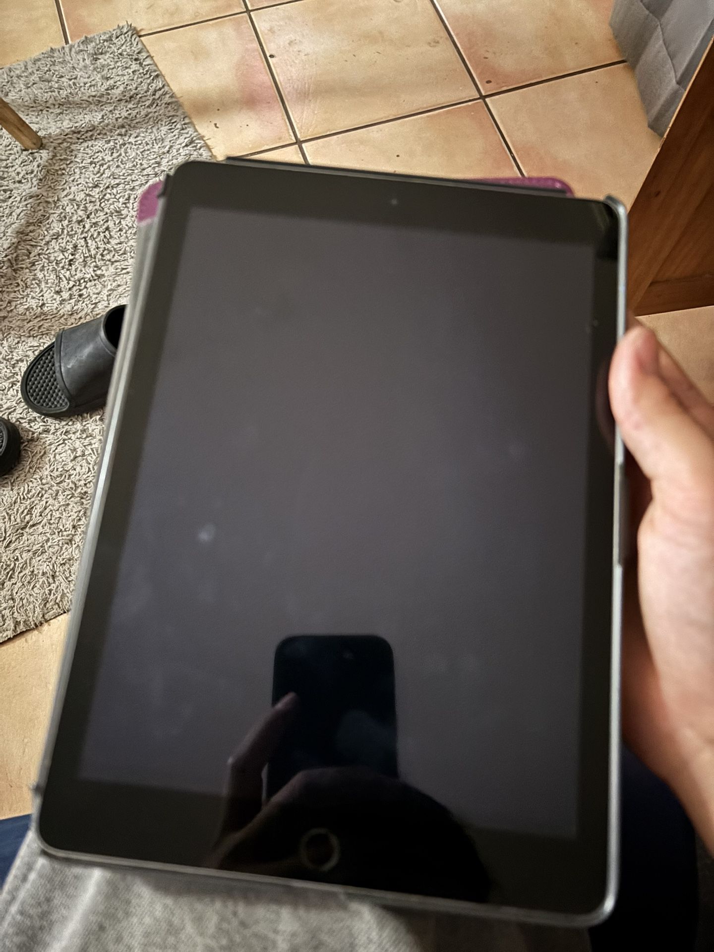 5th generation iPad with case 32 gigabyte