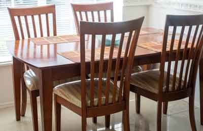 4 Chair Dinining Table - In Good Condition
