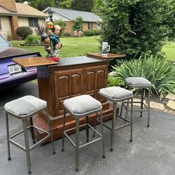 Bar With 4 Stools