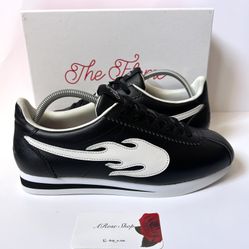 YG 4Hunnid The Flame Block Runner Black/White Shoes Size: 9 M