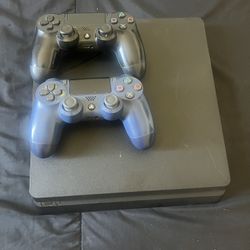 PS4 Slim 