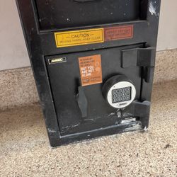 AMSEC  Front Load Depósitory Safe