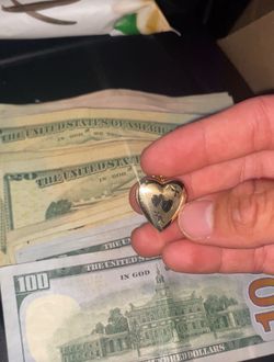 14k gold Heart shaped pendent