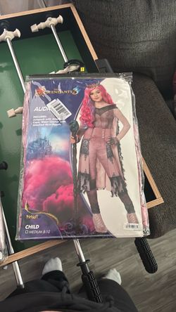 Audrey descendents size 8/10