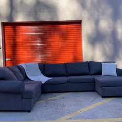 *Free Delivery* Gray Sectional Couch