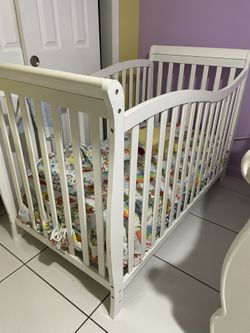 White Crib Including Mattress 