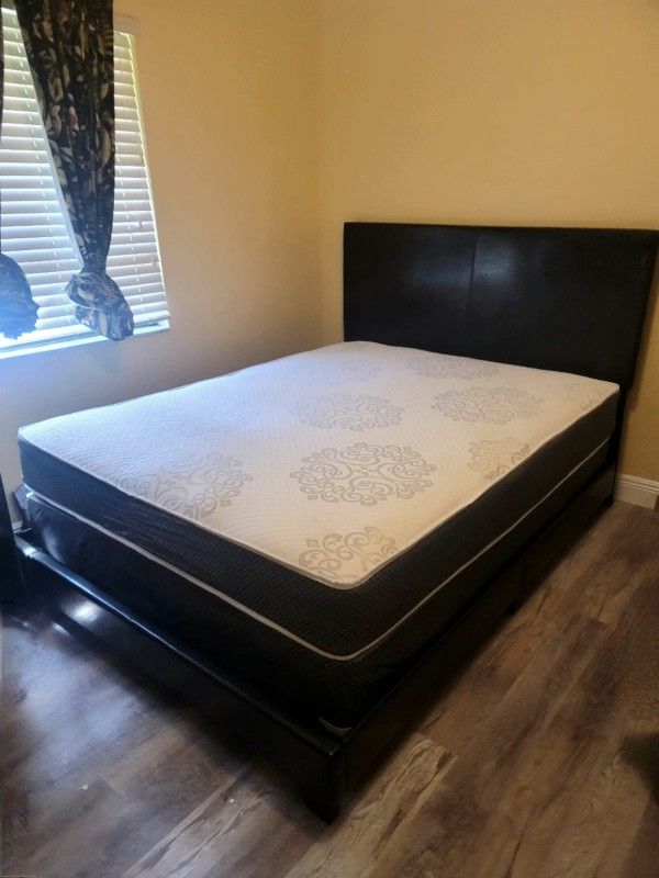NEW Queen MATTRESS and BOX SPRING. Bed frame not included👍