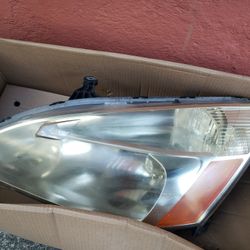 2003-2005 Honda Accord Driver Side Headlight 