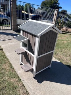 Two-Story Wooden Cat House T04