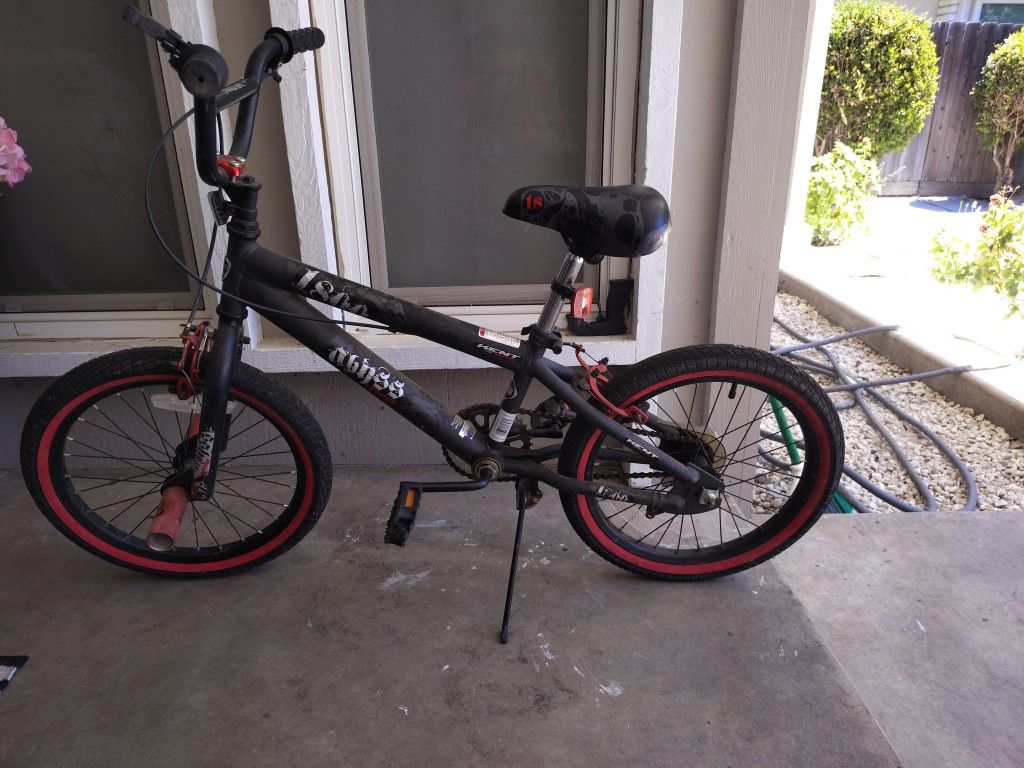 Kids 18 Kent Abyss Bike With front Pegs