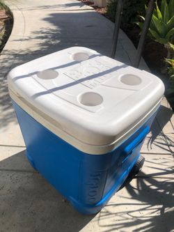 Igloo 60 quart rolling cooler