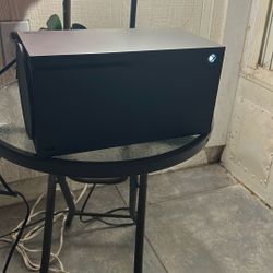 XBOX X SERIES  $250 with box  just console hmu ASAP 