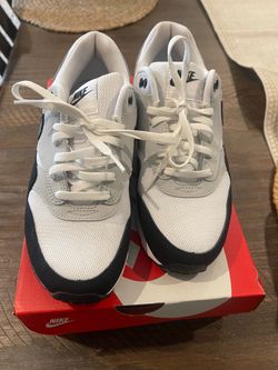 Air Max 1 Nikes size 6y Boy