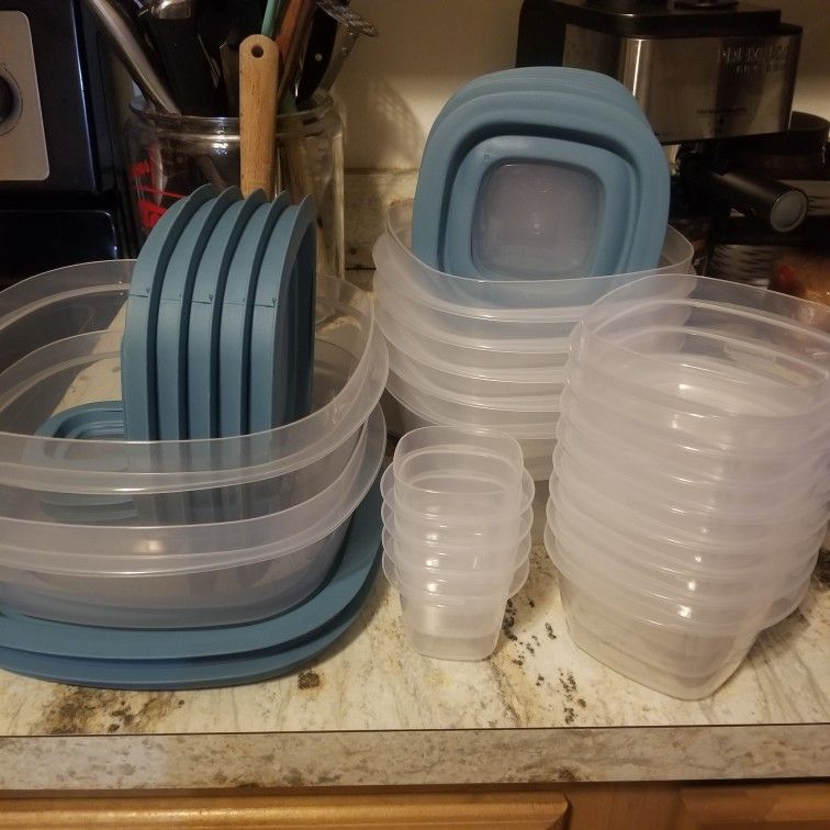 Rubbermaid Flex And Seal 38 Piece for Sale in Norfolk, VA - OfferUp