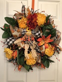 Yellow and bright welcoming thanksgiving wreath