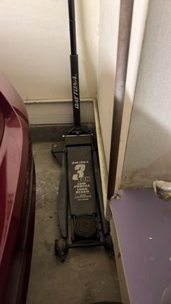 3 ton car jack, plus 2 jack stands