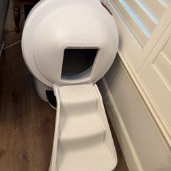 Litter Robot 4  Self Cleaning Smart Litter Box + Litter Hopper + Ramp + Shield