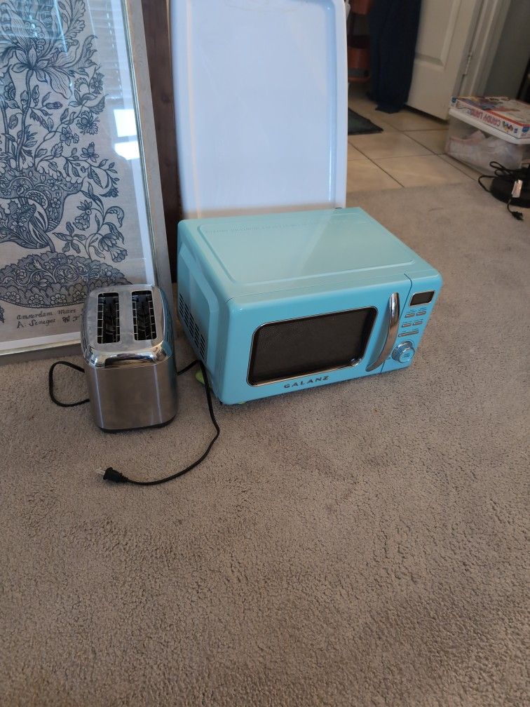 Toaster And Microwave 