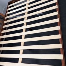 SOLID WOOD QUEEN SIZE BED