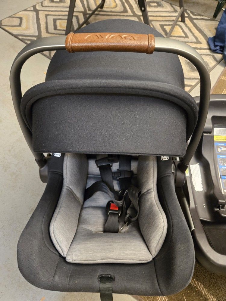 Nuna Pipa RX Infant car seat and base