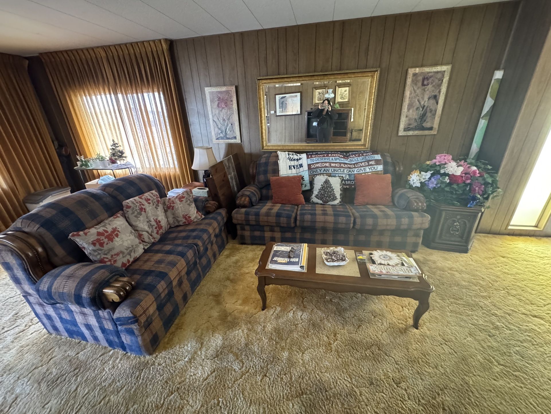 Living Room Set- Free If Picked Up On 10/11